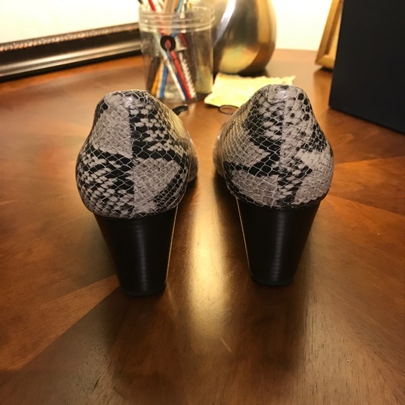 New Cole Haan Elsie Snake Print Wedge, Size 5.5B - Picture 3 of 4